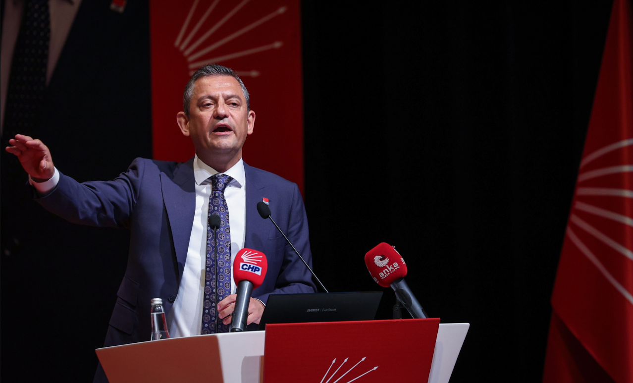 Özgür Özel'den AKP ve MHP'ye 'ikinci sarı kart' uyarısı: "İlk oy vermediğinde hain ilan ettiler"