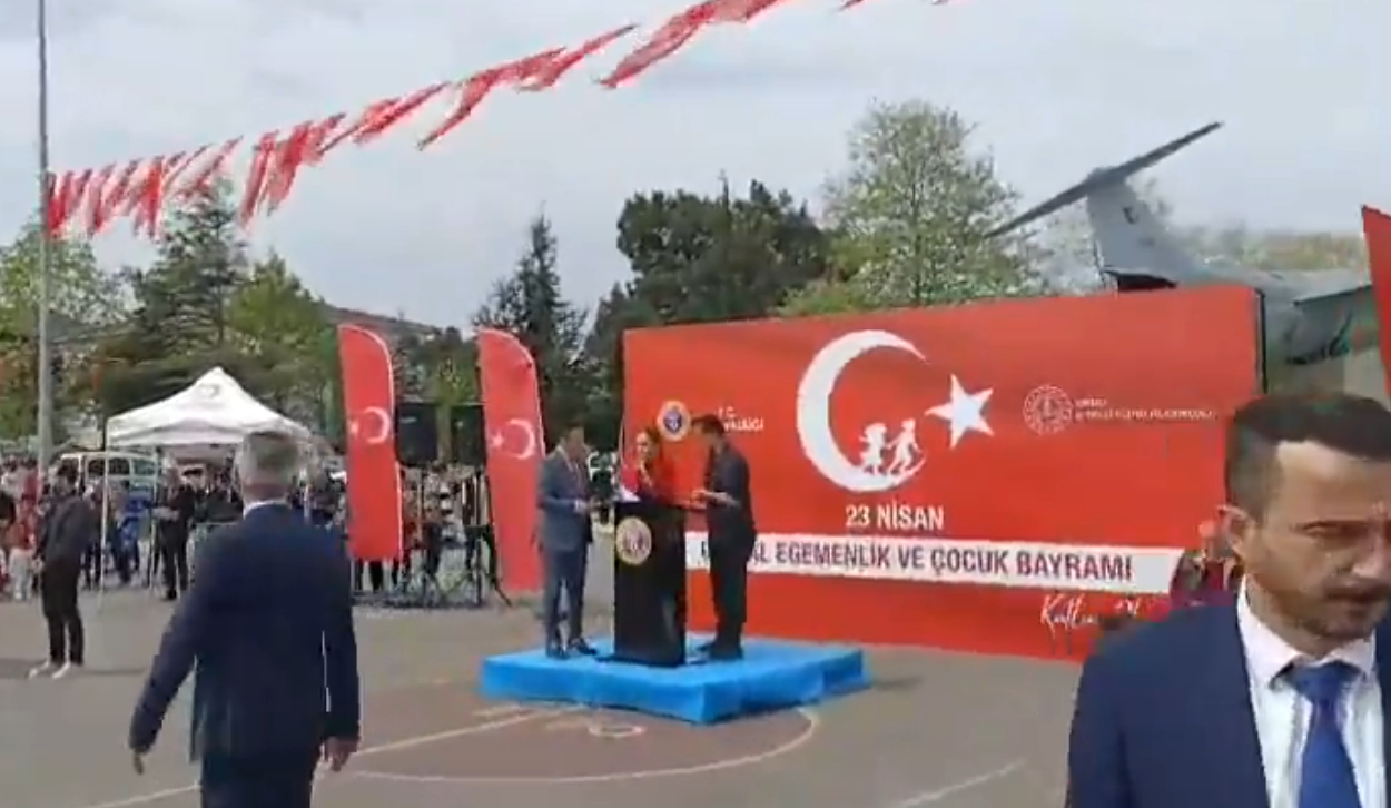 AKP'li belediyeden 'Atatürk'süz 23 Nisan kutlaması! Ali Yerlikaya'ya soruldu: "Soruşturma açacak mısınız?"