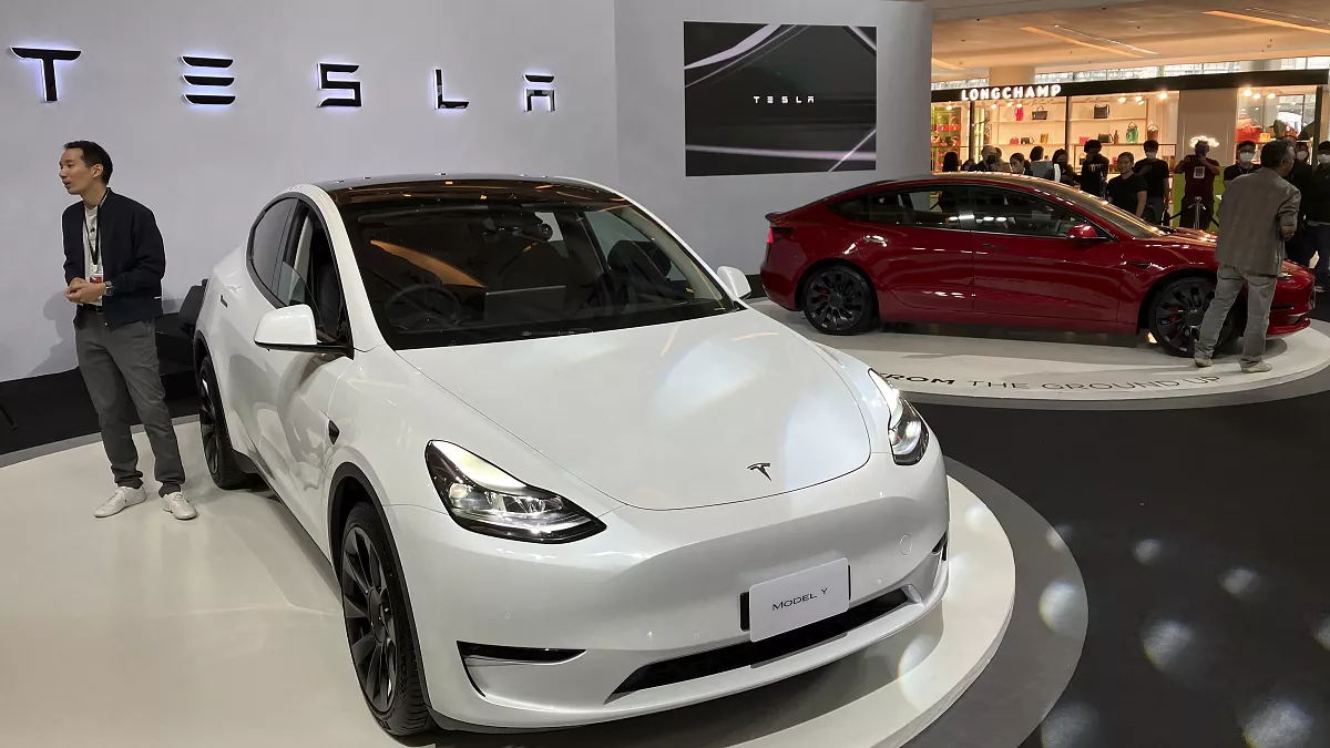 Tesla, araç fiyatlarında indirim yaptı!