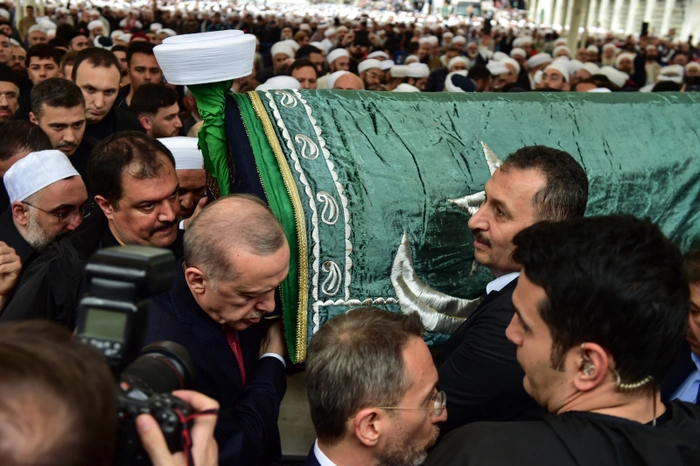 İsmailağa Cemaati lideri Hasan Kılıç son yolculuğuna uğurlandı! Törene Cumhurbaşkanı Erdoğan da katıldı