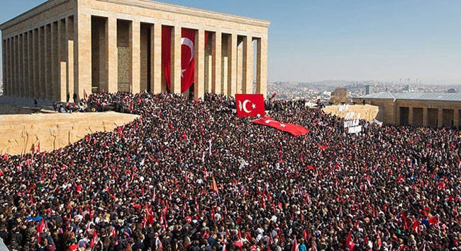 23 Nisan'da Anıtkabir'i kaç kişi ziyaret etti?