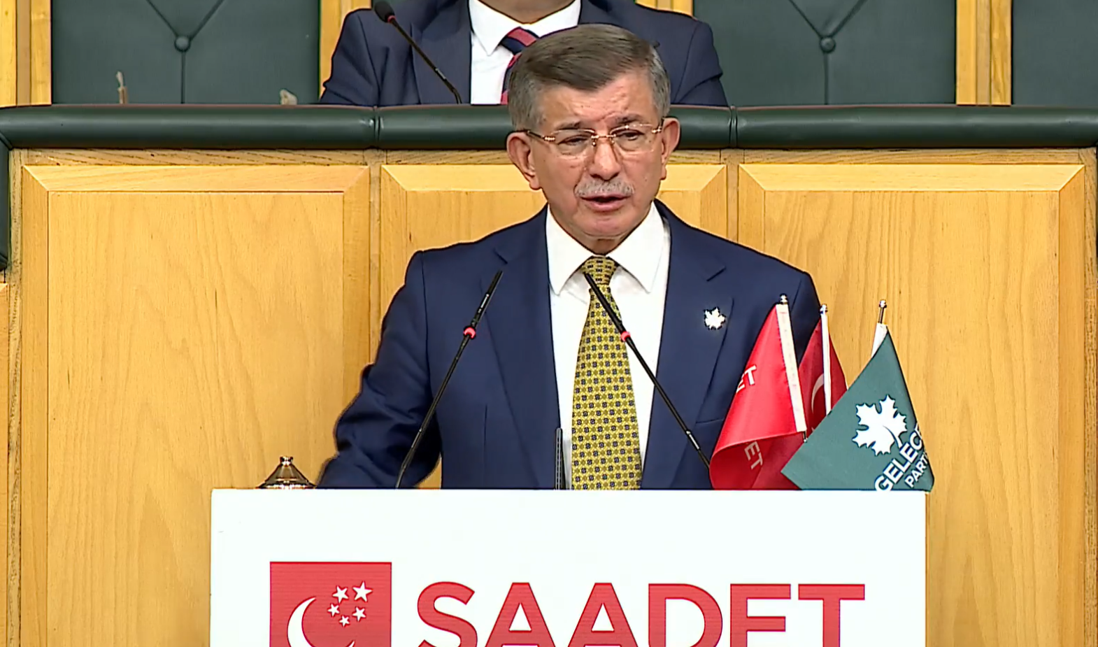 Ahmet Davutoğlu, AKP içinde kopan fırtınayı anlattı