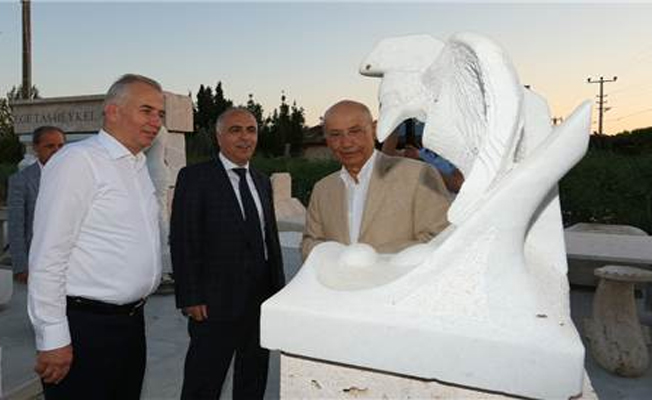 Mermer fabrikasında heykel yaptılar