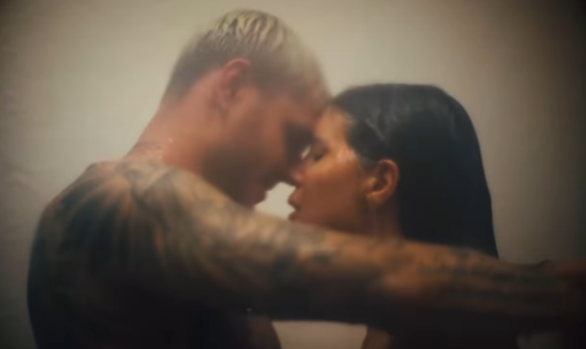 Icardi ve Wanda Nara'dan sırılsıklam öpüşmeli duş videosu