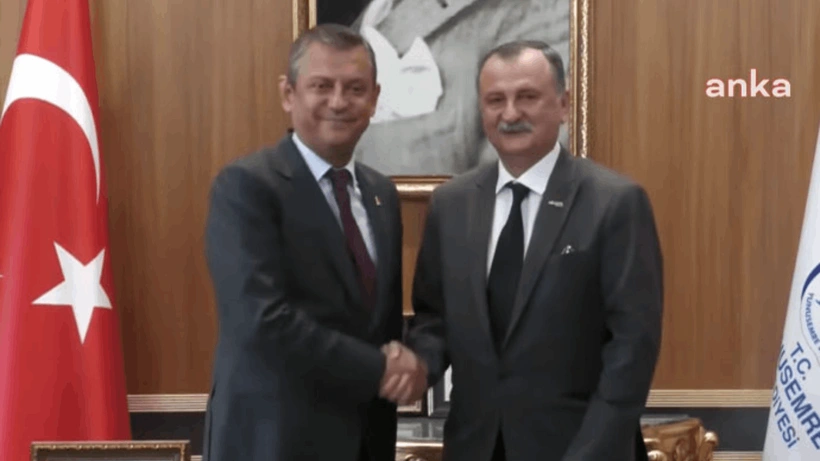 AKP döneminde şatafatlı makam odasıyla gündeme gelmişti! Özgür Özel'den o belediyeye ziyaret