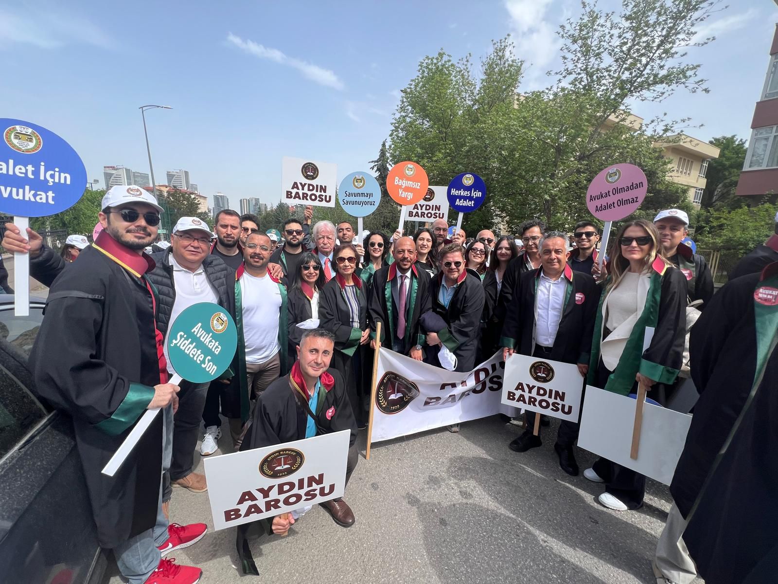 CHP'li Bülbül önce avukatları sonra öğretmenleri yalnız bırakmadı!