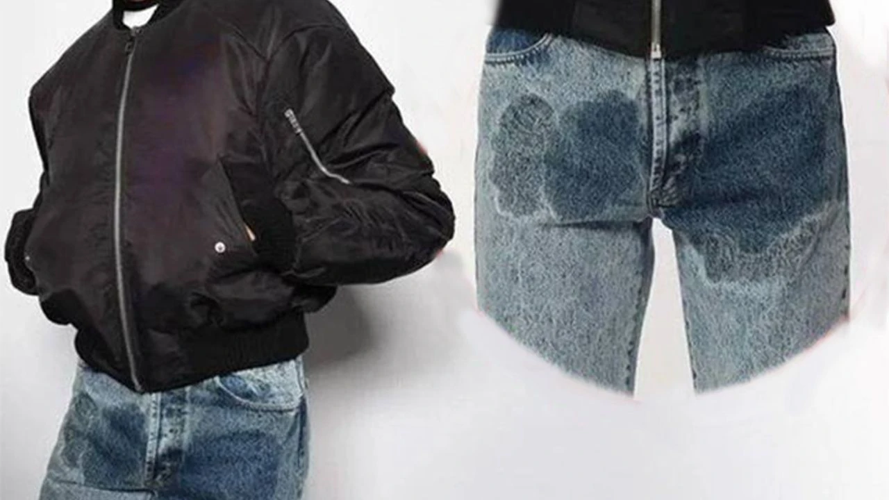 Yeni moda "idrar lekeli" kot pantolon yok satıyor