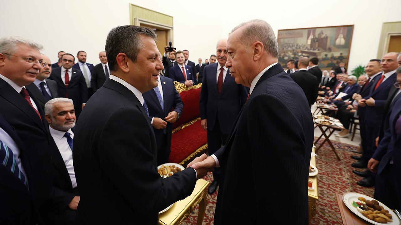Tarihi görüşme için geri sayım başladı! Özgür Özel - Erdoğan görüşmesi öncesi telefon trafiği