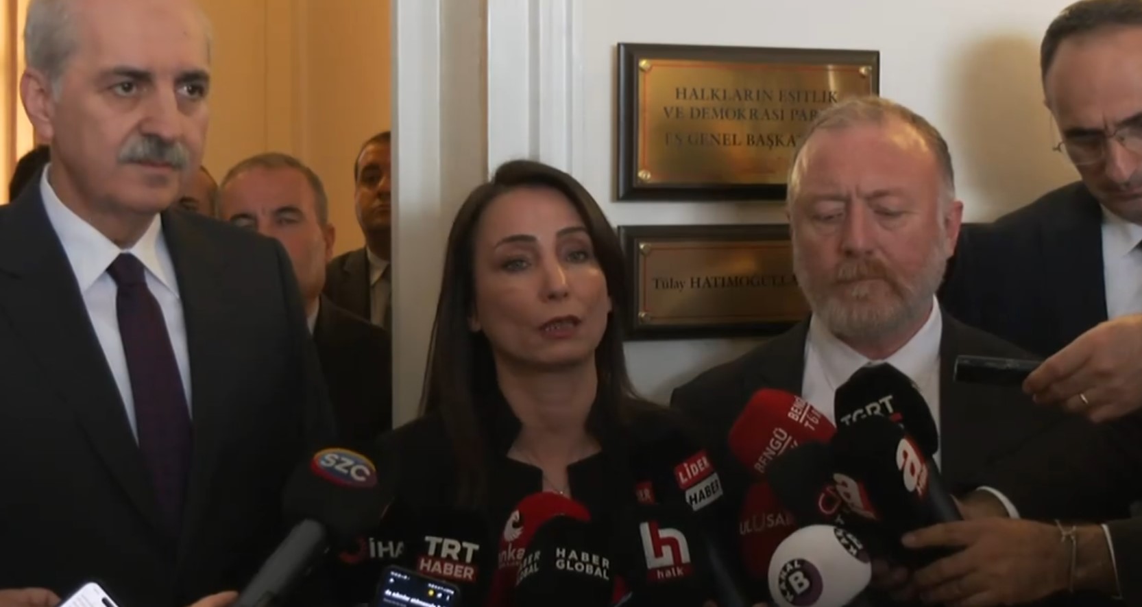 Meclis'te 'yeni anayasa' turu! DEM Parti'nin kapısını çaldılar