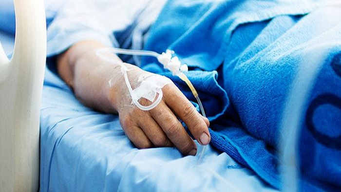 Kocasını makatında yapıştırıcı tüple küvette yarı baygın halde buldu