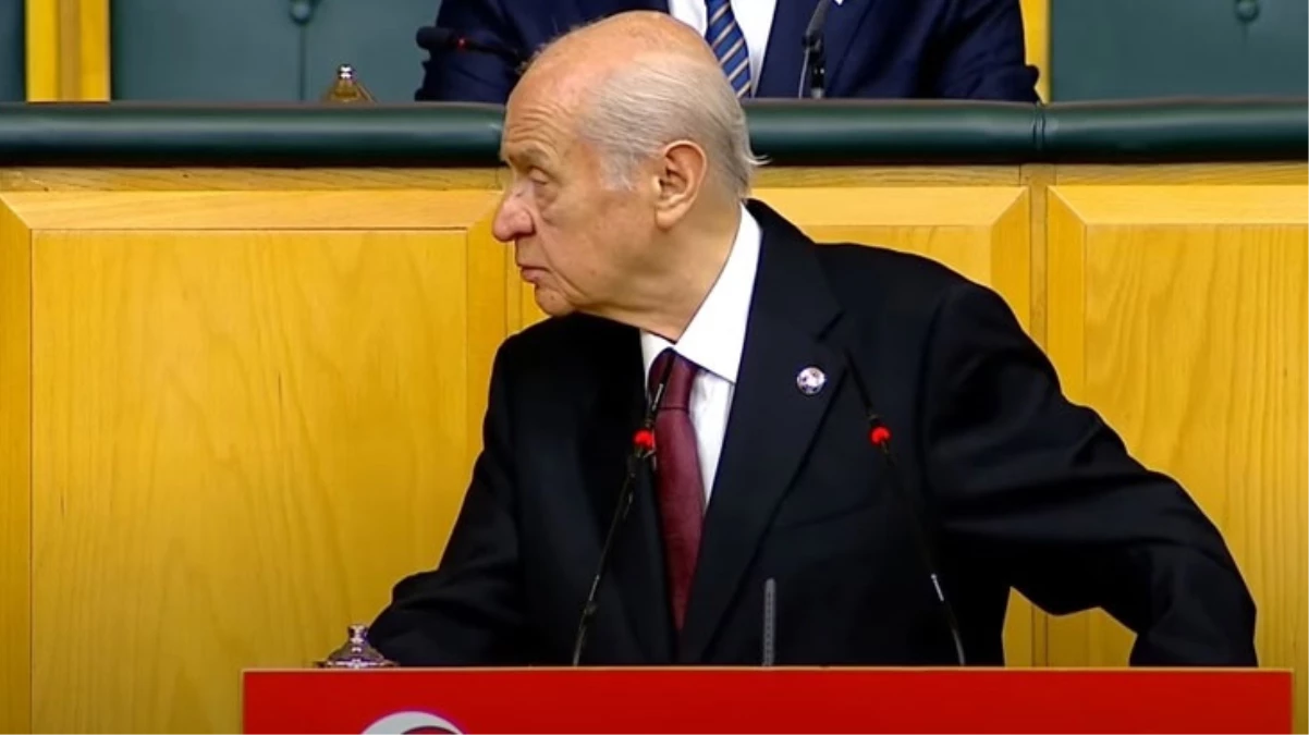 Prompterı bozulan Bahçeli ne yapacağını şaşırdı! O anlar canlı yayına yansıdı