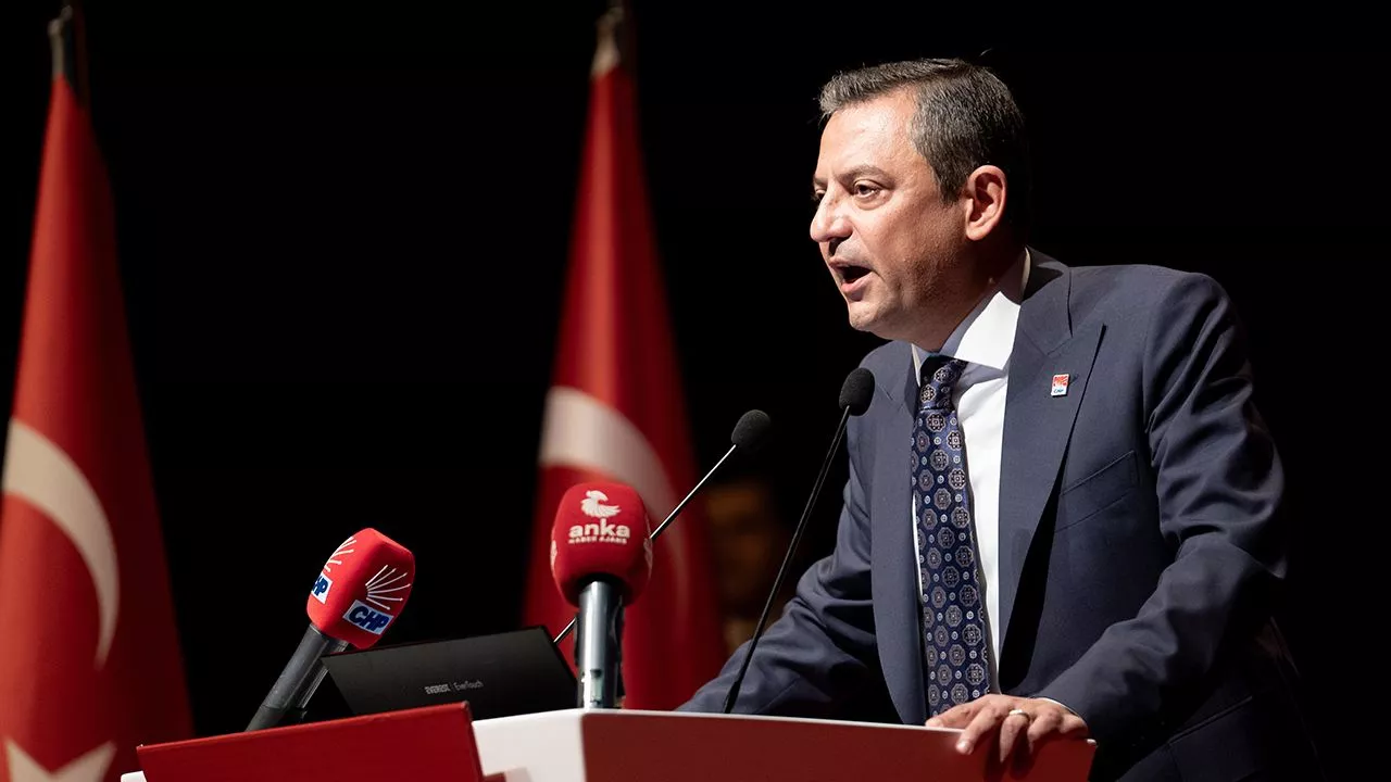 Özgür Özel CHP'li belediyelerdeki akraba atamalarına müdahale etti: Yapanın gözünün yaşına bakmam