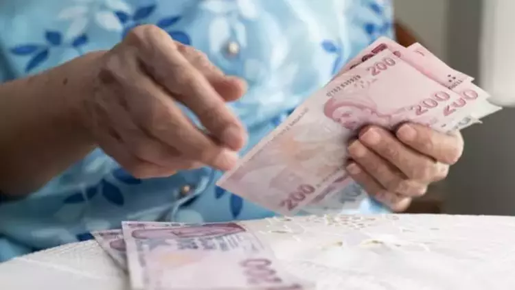 Milyonlarca emekliyi ilgilendiriyor! Bayram öncesi emekli maaşı ödeme tarihleri netleşti