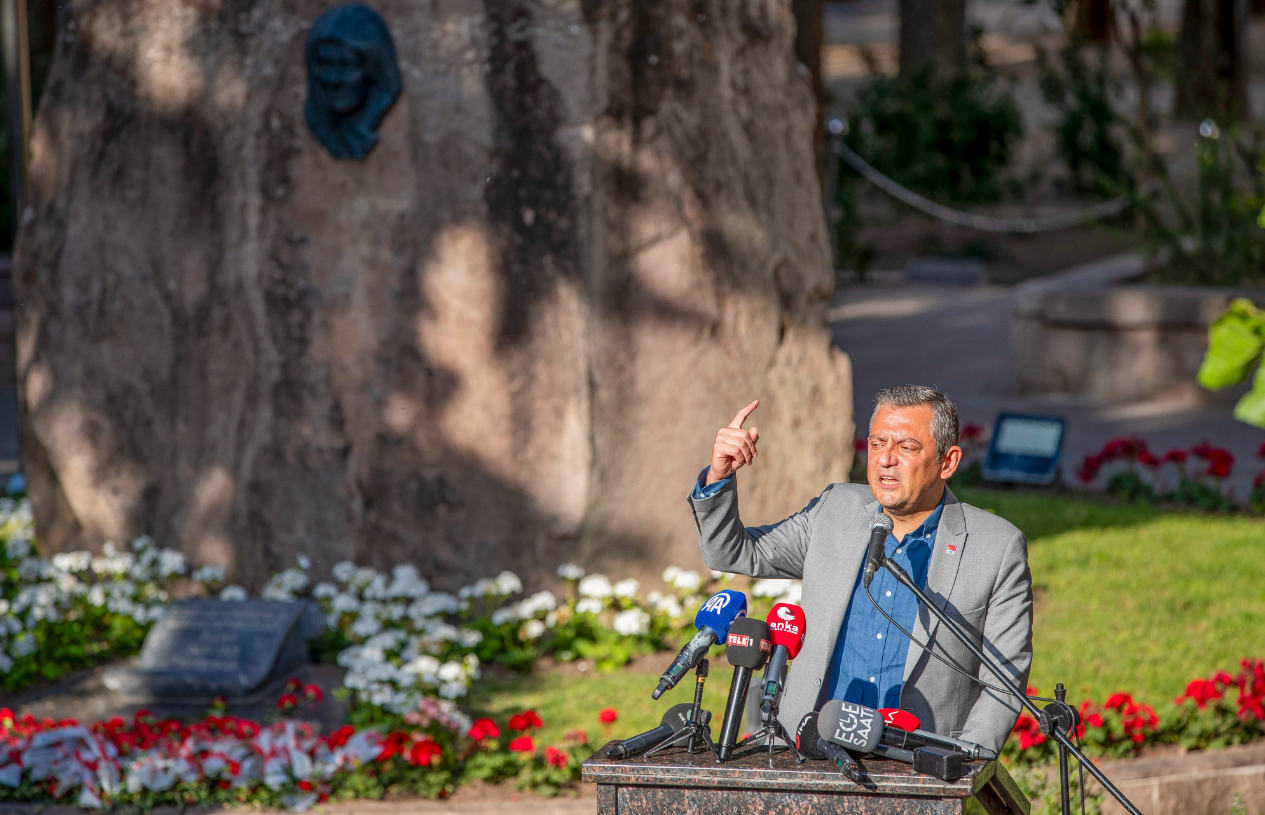Özgür Özel'den 'Anneler Günü' mesajı! Berkin Elvan ile Abdullah Tayyip Olçok'u hatırlattı