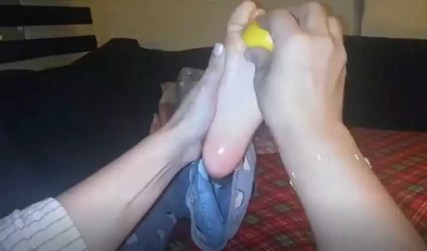 Ayağınızın altına limon sürmek o sorunu bitiriyor