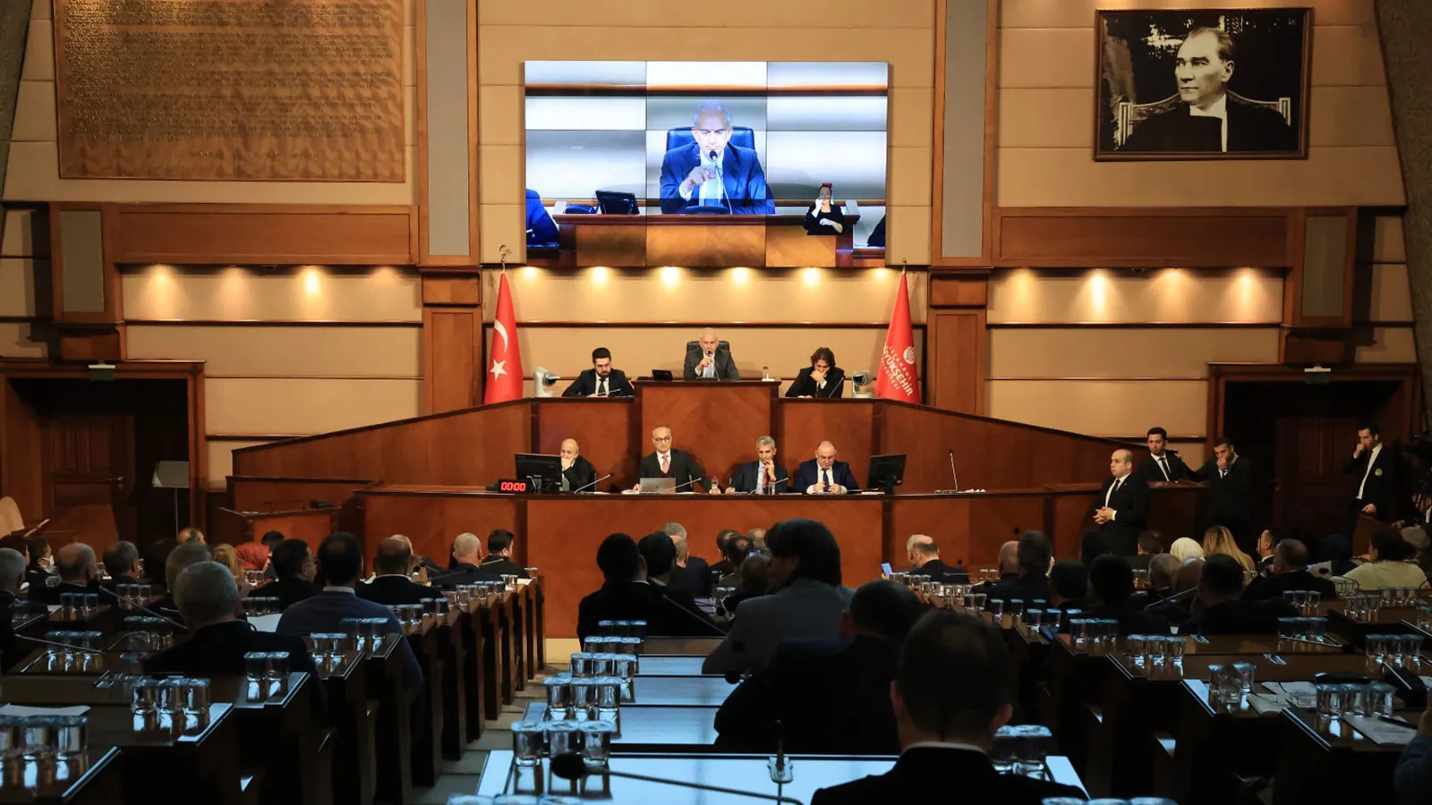 AKP'li belediyelere ve vakıflara tahsisler iptal! İBB'den geçti