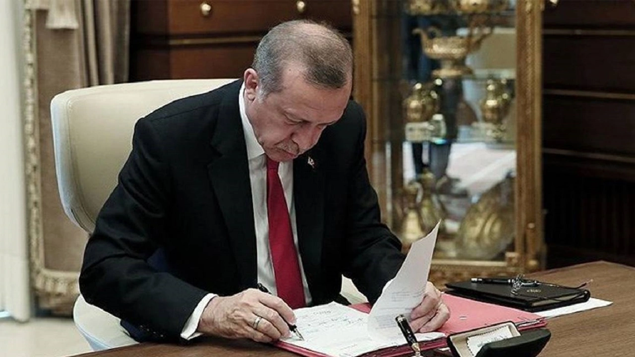 Erdoğan, o ismi görevden aldı