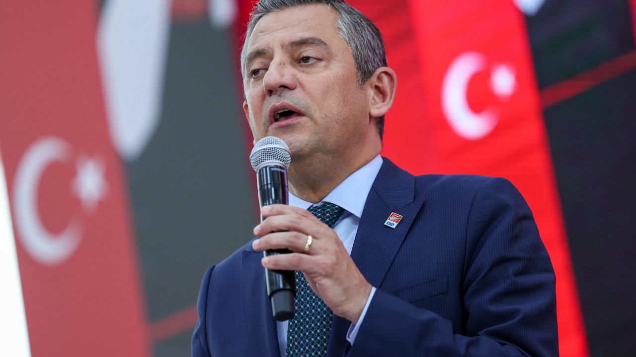 Özgür Özel, Erdoğan'a seslendi: "Madem atamayacaktın, bu 1 milyon günahsızı niye okuttun?"