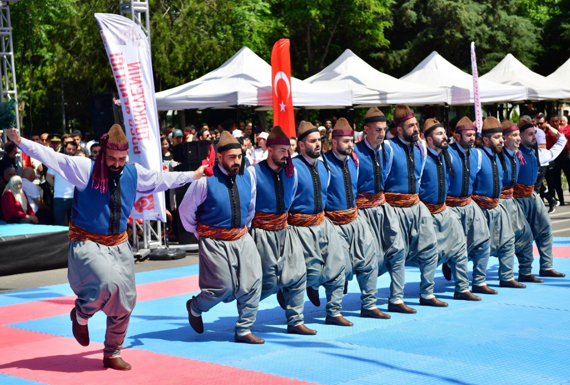 Diyarbakır’da 19 Mayıs Kürtçe müziklerle kutlandı