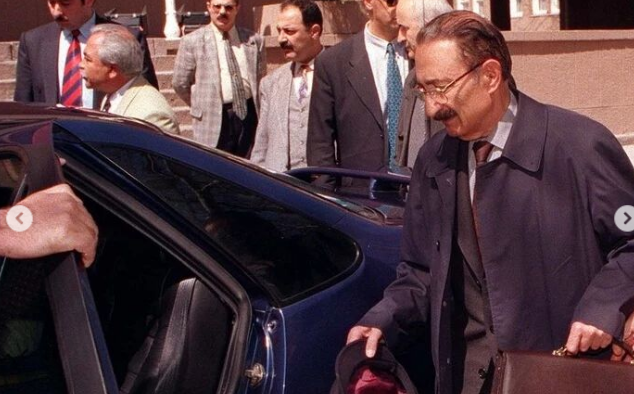 Kriz döneminde Ecevit ne yapmıştı! Erdoğan ve Ecevit arasındaki fark neler?