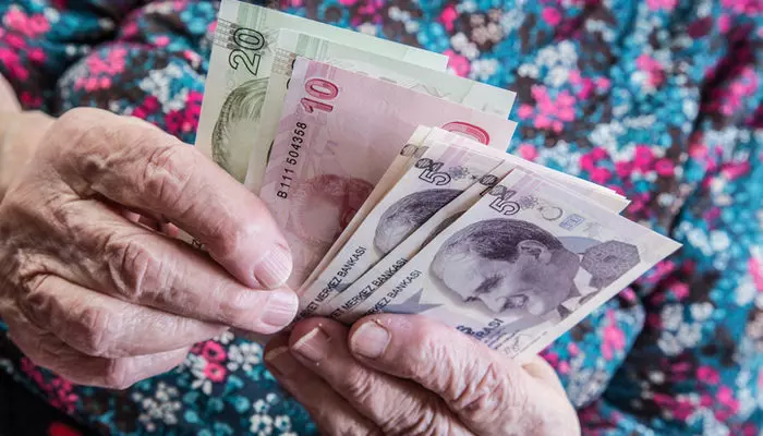 Emeklilere müjdeli haber o bankadan geldi