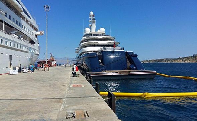 Katarlı Thani'nin süper yatı Çeşme'de