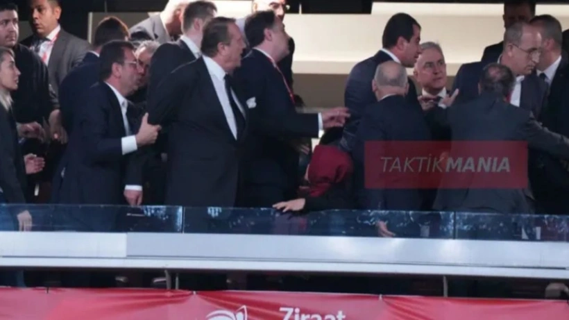 Beşiktaş - Trabzonspor maçında ortam gerildi! Ekrem İmamoğlu zor ayırdı