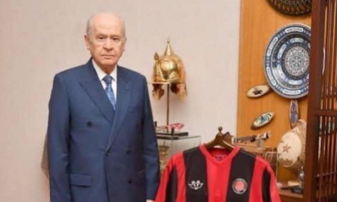Tuttuğu takım küme düşünce Bahçeli: "Bu yıl küme düşme olmasın"