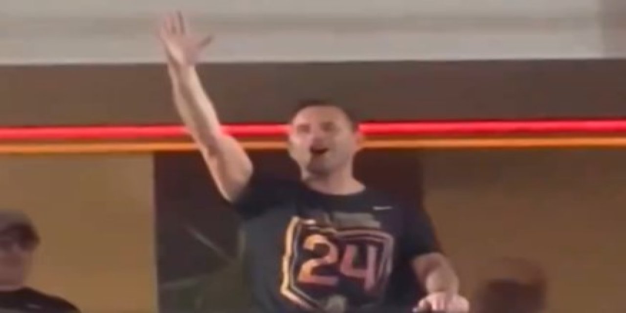 Okan Buruk ve oğlundan küfürlü tezahürat! Baba oğul küfür savurdular