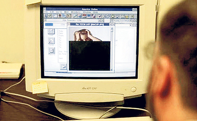 İş yeri bilgisayarlarını, porno izlemek için kullanmadan önce bir daha düşünün!