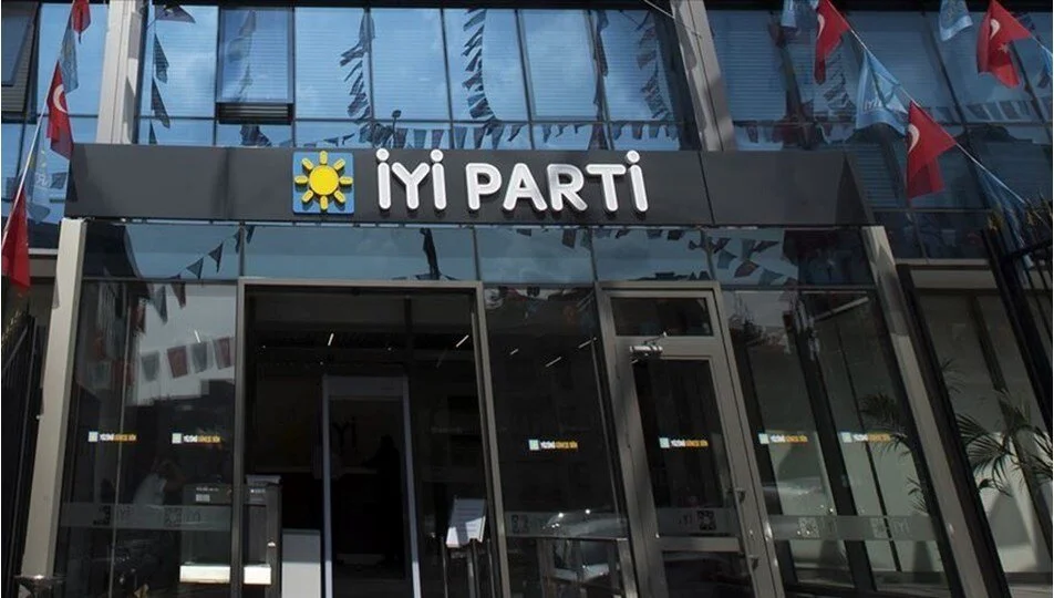 İYİ Parti'de üst düzey istifa! Sosyal medyadan duyurdu