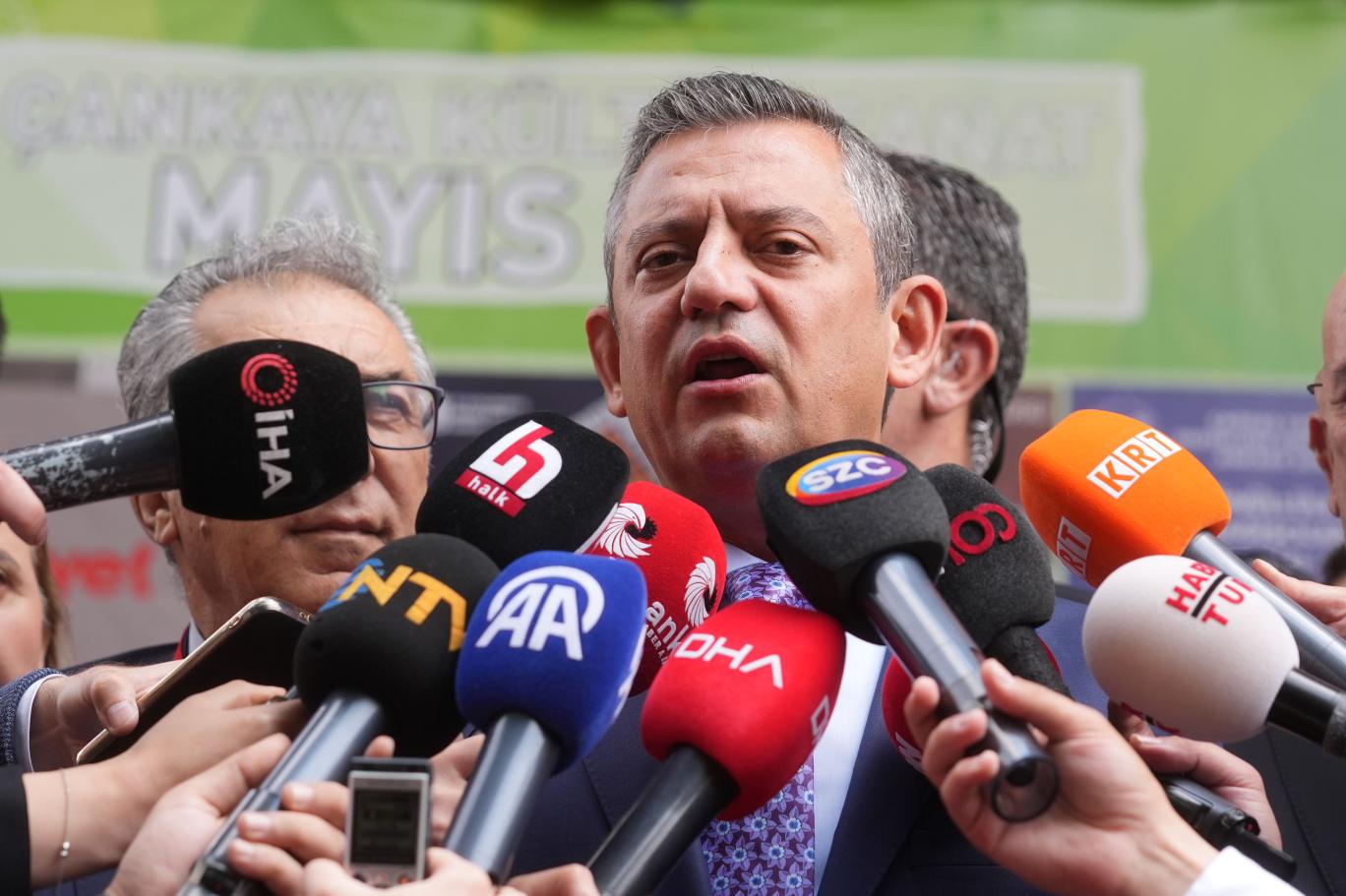Özgür Özel'in Olcay Kılavuz ile ilgili sözlerine MHP'den hakaret dolu yanıt