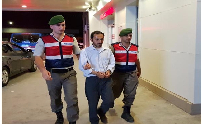 Otobüsteki Türk Bayrağını indirmek isteyen yolcuya gözaltı