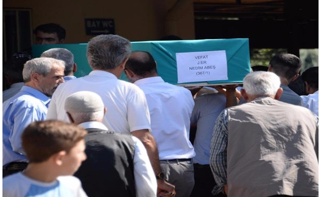 3 askeri şehit edip intihar eden er Başer toprağa verildi