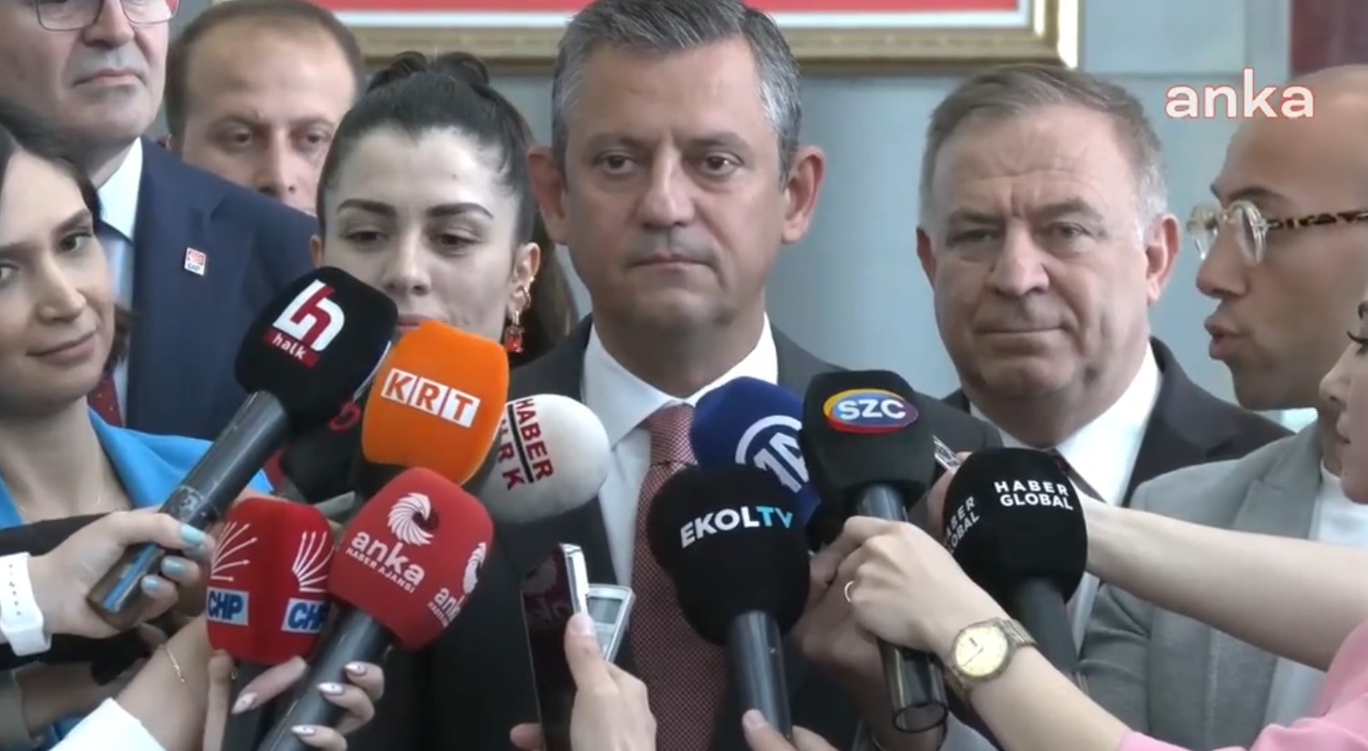 Özgür Özel'den DEM Parti'nin 'erken seçim' çağrısına yanıt