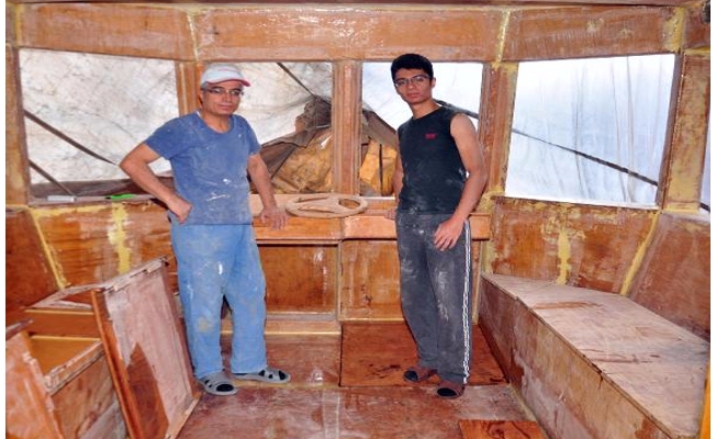 Evinin bahçesinde 10 yıl çalışarak tekne yaptı