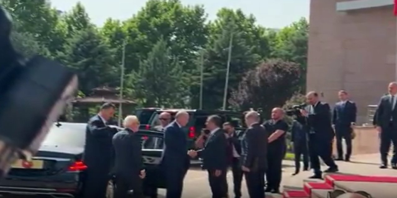 Erdoğan, 18 yıl sonra CHP Genel Merkezi'ne ayak bastı