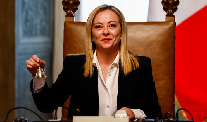 İtalya Parlamentosu'nda yumruklar havada uçuştu