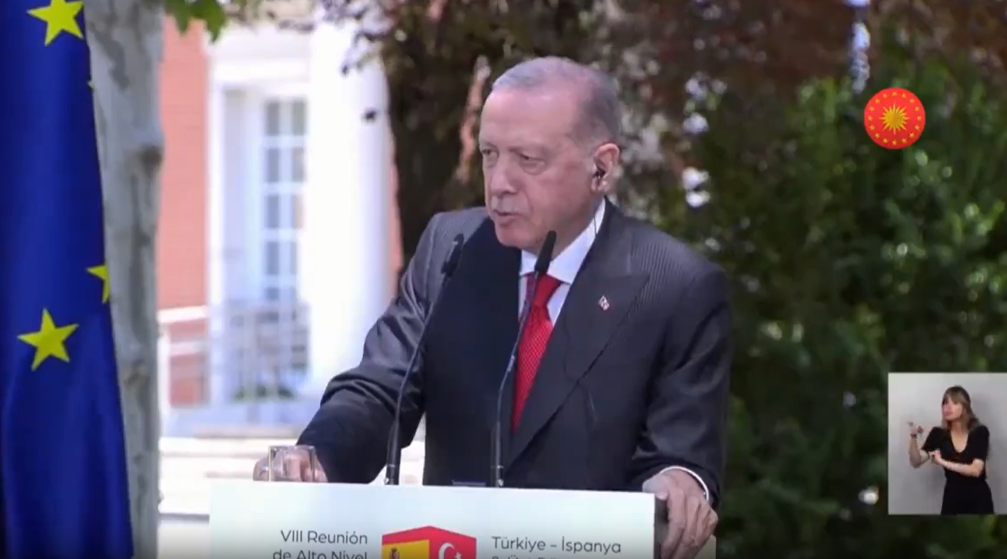 Erdoğan, İspanyol gazeteciye atarlandı: "Başını sallama..."