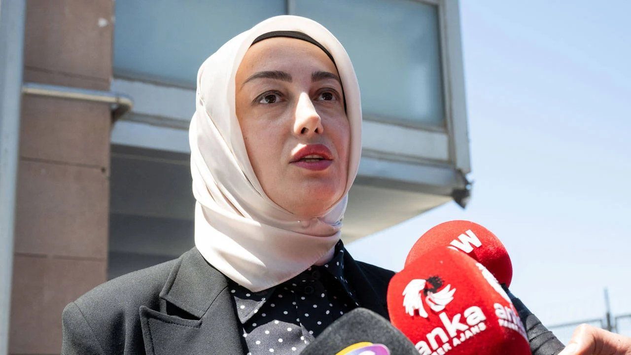 MHP'li Küçük'ün sözlerine Ayşe Ateş'ten sert tepki: Bataklıkta çırpınan daha hızlı batar