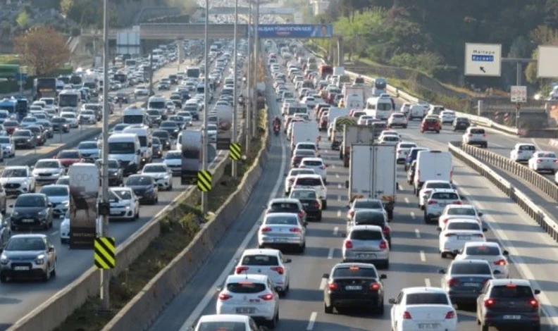 Bayramda yola çıkacaklara validen uyarı