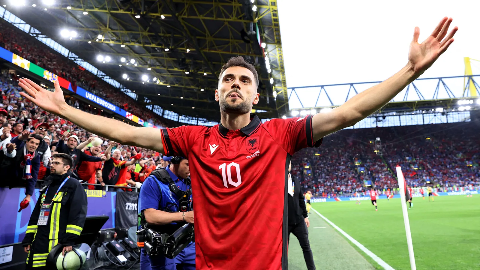 İtalya-Arnavutluk maçında tarihi gol