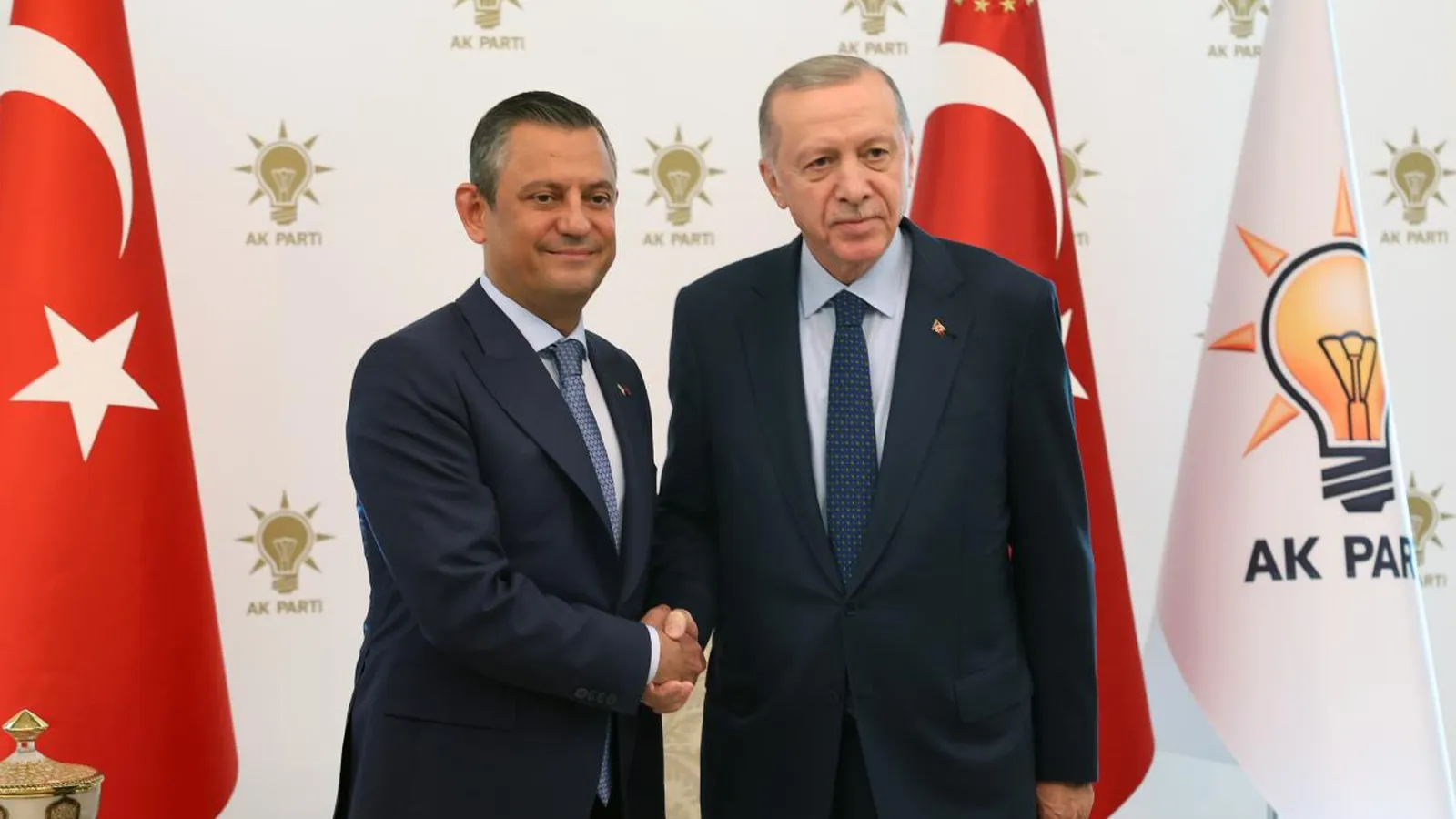 Cumhurbaşkanı Erdoğan ile CHP Lideri Özgür Özel bayramlaştı