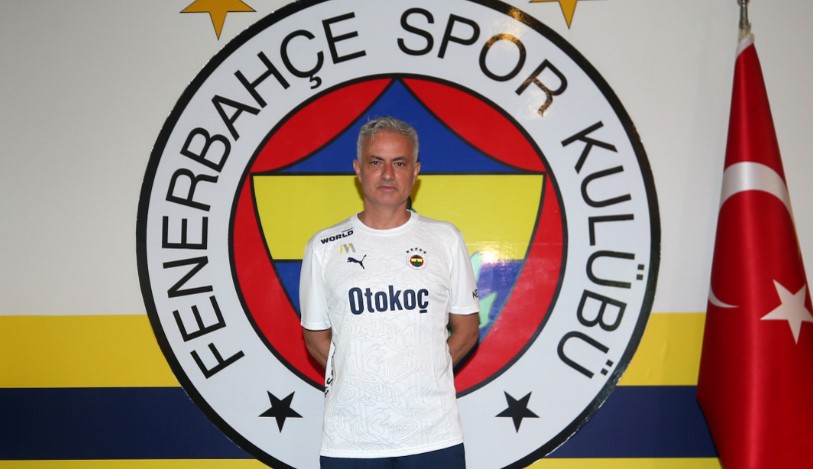 Jose Mourinho göreve başladı! Teknik ekibi belli oldu