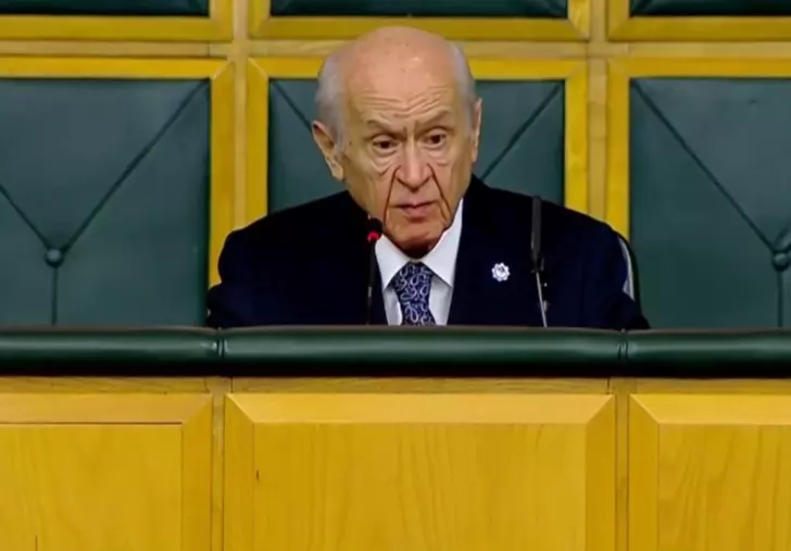 MHP Grup toplantısında dikkat çeken anlar! Grup toplantısı gecikmeli başladı, Bahçeli oturarak konuştu