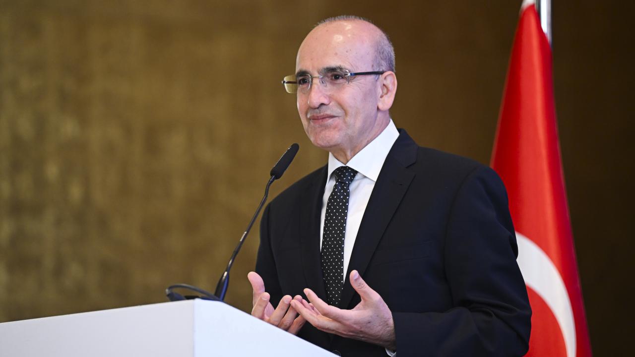 Hazine ve Maliye Bakanı Mehmet Şimşek Singapur'da