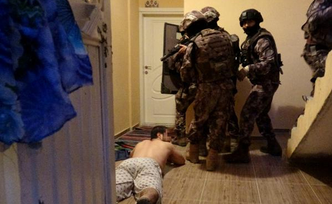 Adana'da IŞİD operasyonu: 5 gözaltı