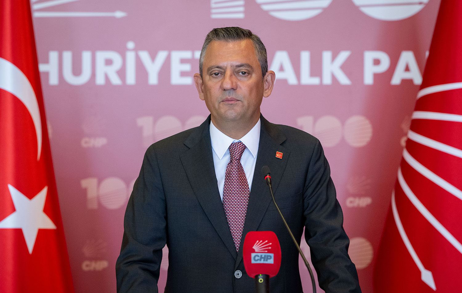 Özgür Özel'den flaş açıklama: "Yarın karar alalım, iki ay sonra olsun"