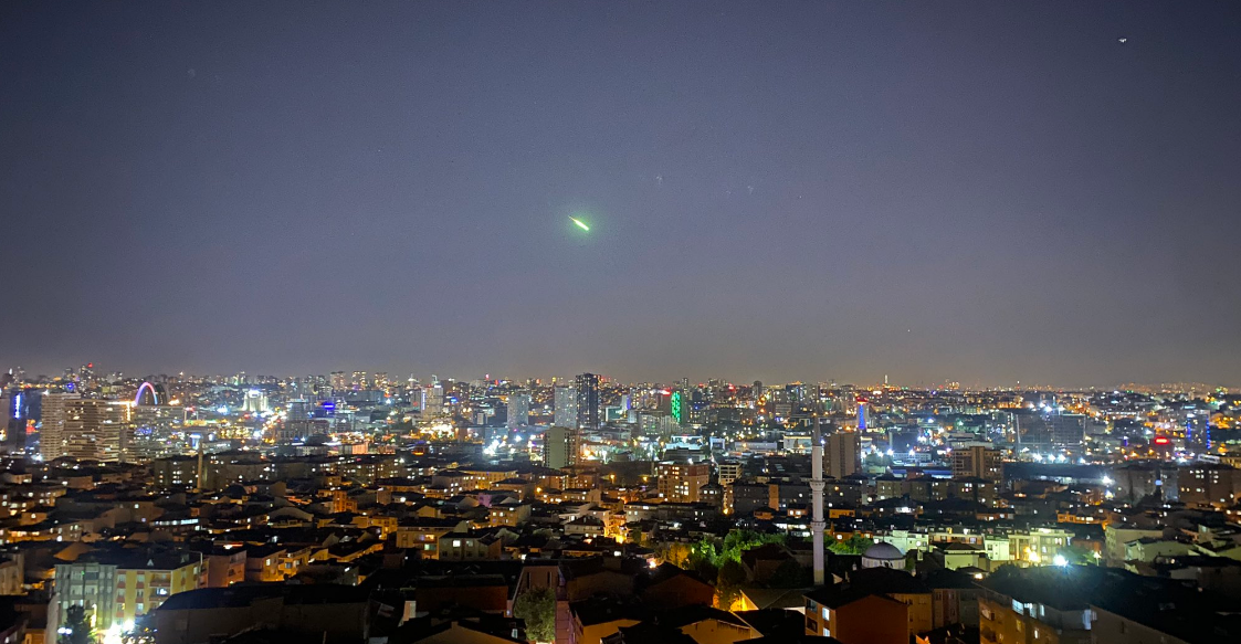 Başımıza taş yağdı! Ankara ve İstanbul'da göktaşı görüldü