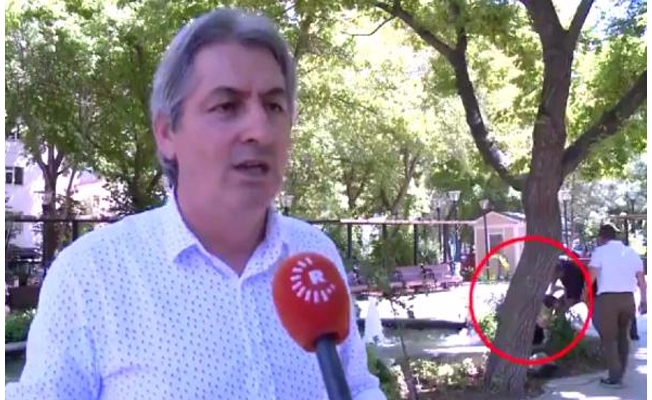 Röportaj sırasında gölete düşen çocuğu bakın kim kurtardı